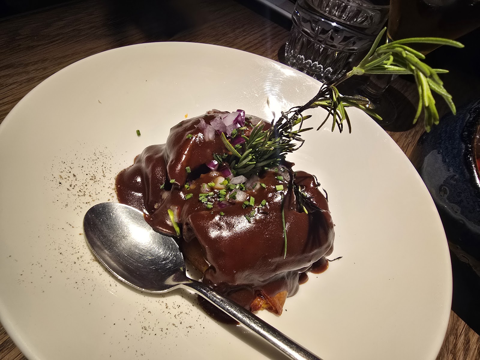 Tarta de pistacho, postre artesanal de Entre Santos Madrid