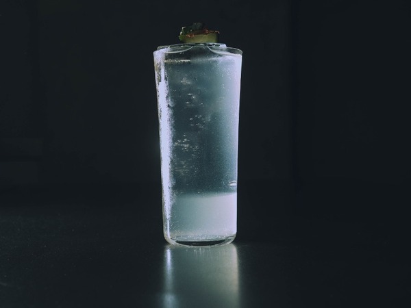 Silver Mule — ginebra Bombay Sapphire con lactopepino, St Germain y ginger beer