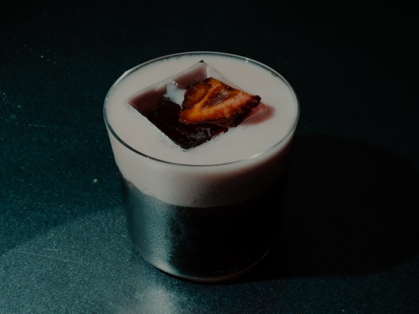 Vermut Preparado cocktail — deep red vermouth with berry foam, aperitivo style